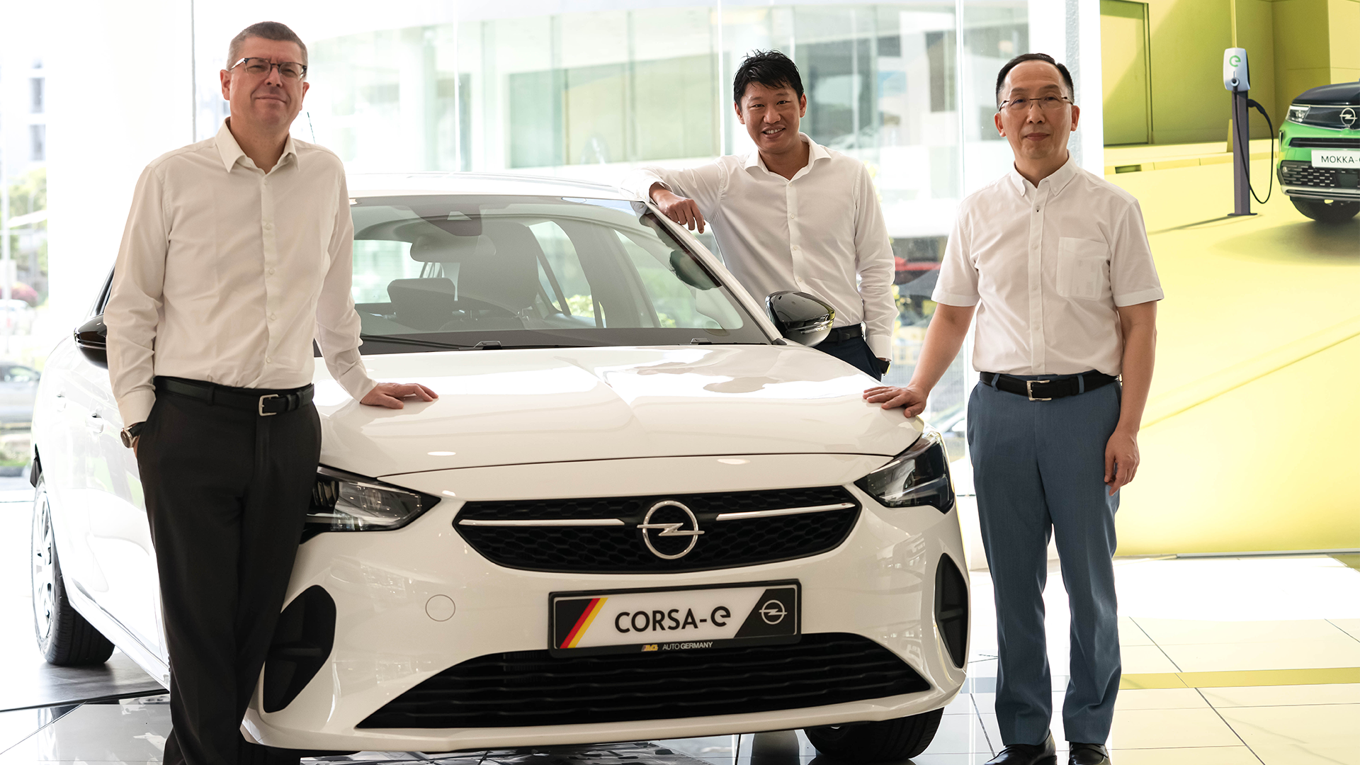 3 replace - Furthering E-Mobility; Opel SG Partners with BlueSG