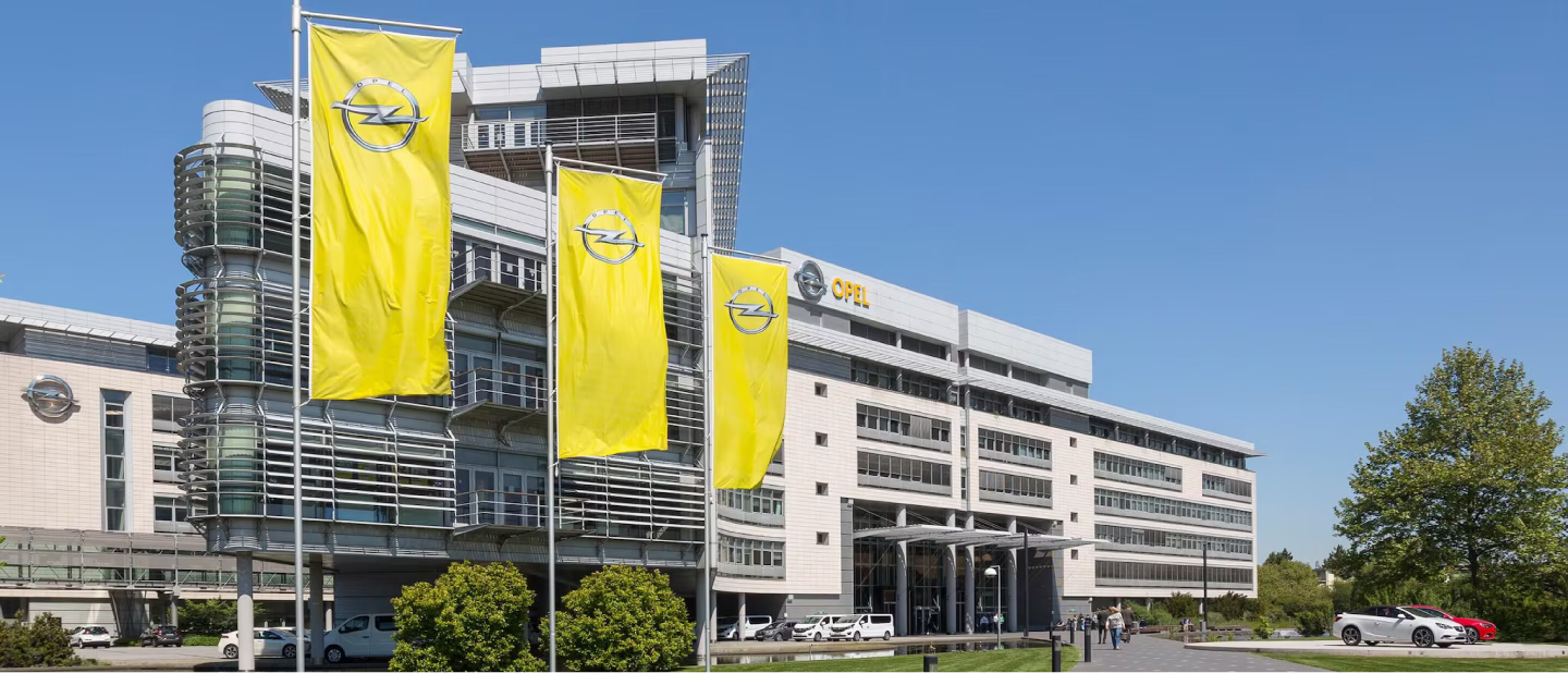 Management Board Opel showroom location 2 - Management Board