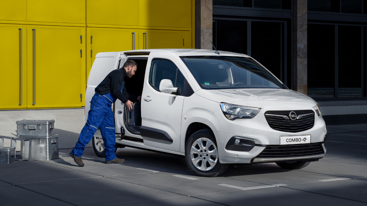 combo e side loading doors - Combo-e vs Vivaro-e? Choose the right e-van for your business