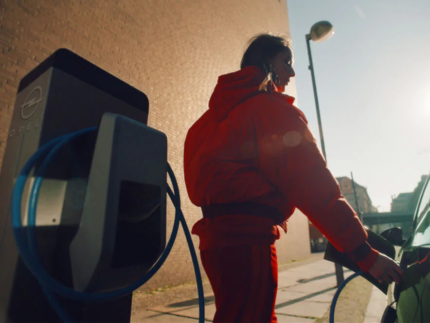 opel e mobility mokka e charging 4x3 video still - Charging & Range