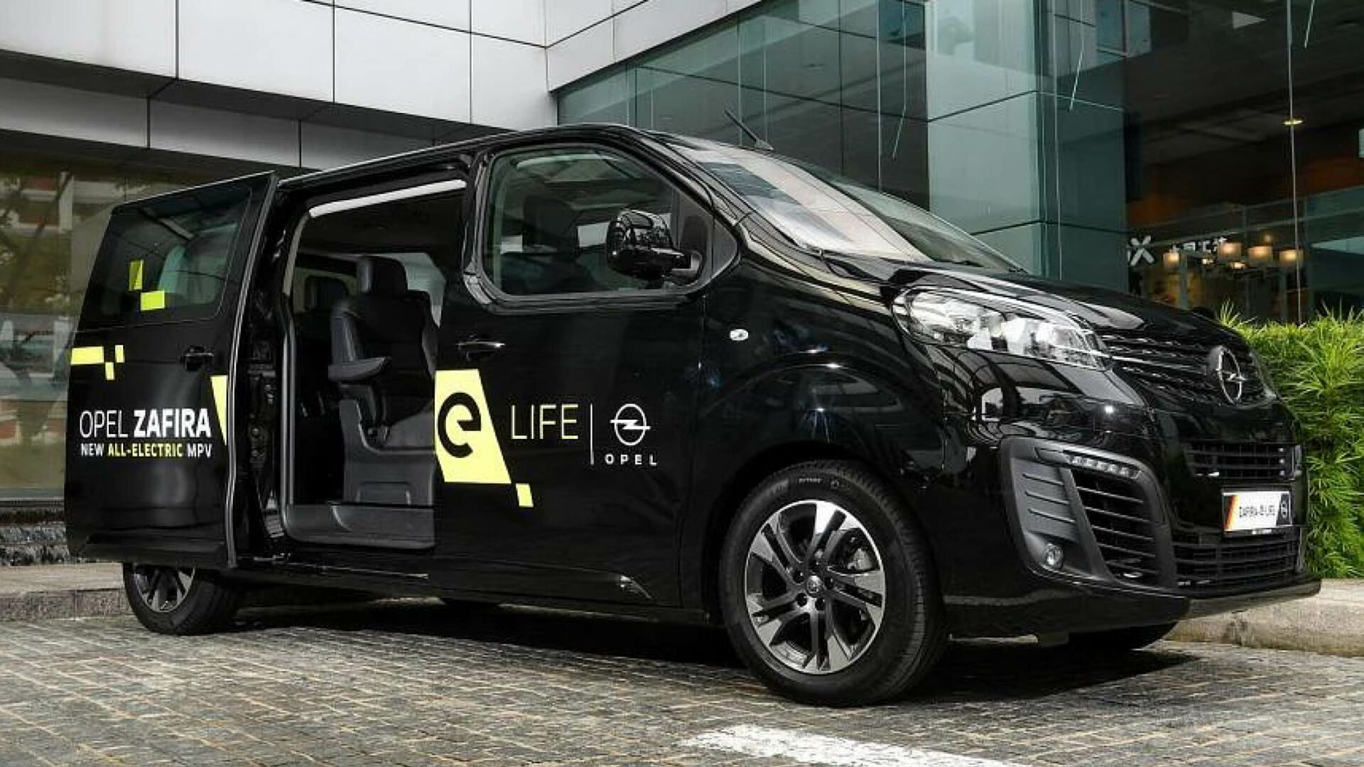 the straits times review on the opel zafira e life og - The Straits Times Review on the Opel Zafira-e Life